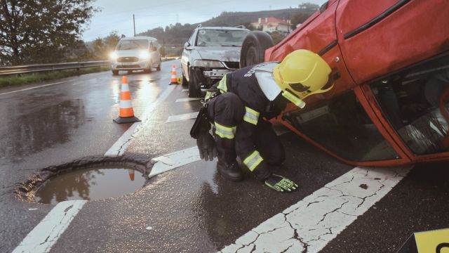 Pothole-Car-Accident